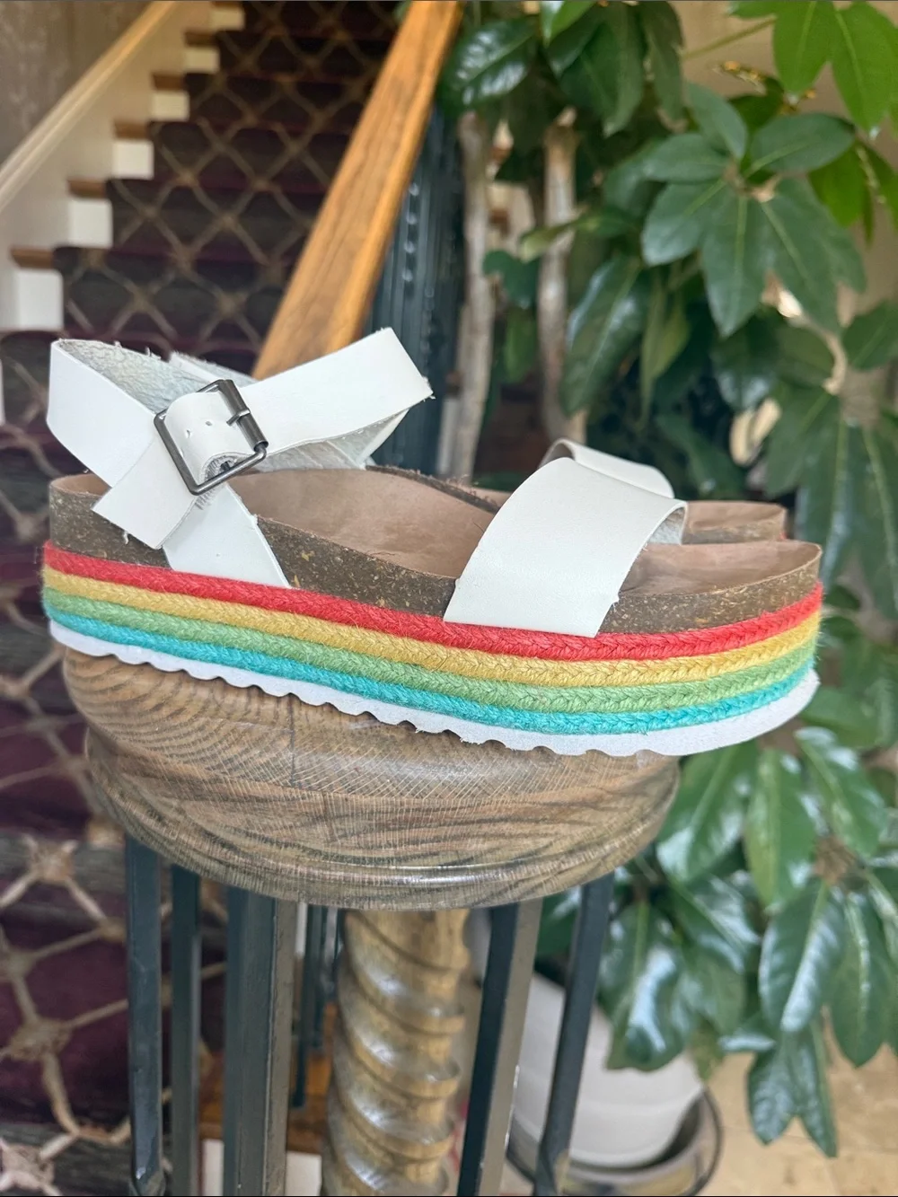 DIRTY LAUNDRY white rainbow, striped platform sandals very good condition 9.5